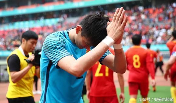 02年世界杯中国队三场失9球,对比中国杯的男足