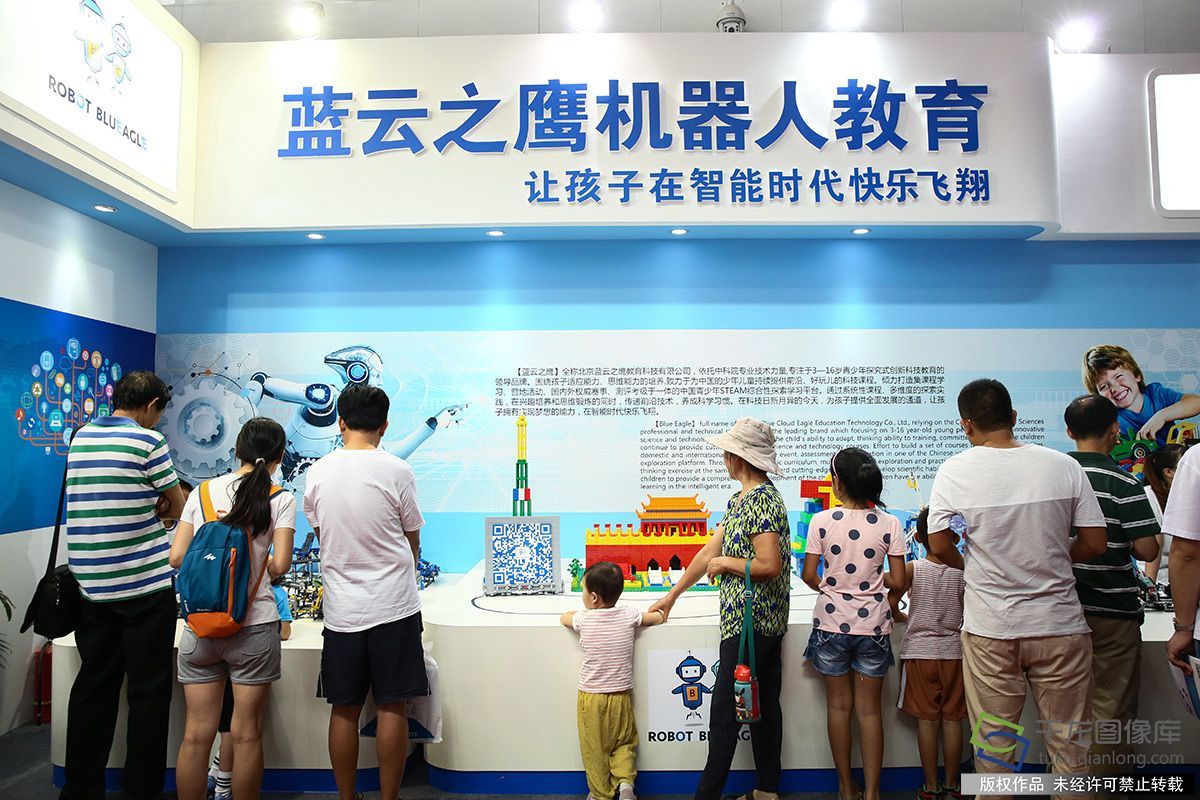 机器人故事|蓝云之鹰:带你飞向充满科技的天空 机器人故事|蓝云之鹰:带你飞向充满科技的天空