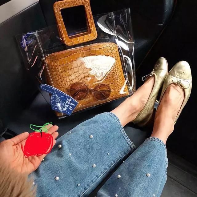 谁说平底的芭蕾鞋只是舒适而已?搭配对了照样