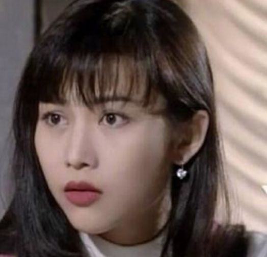 被蔡少芬年轻的照片舔屏?那你是没见过韩红,这