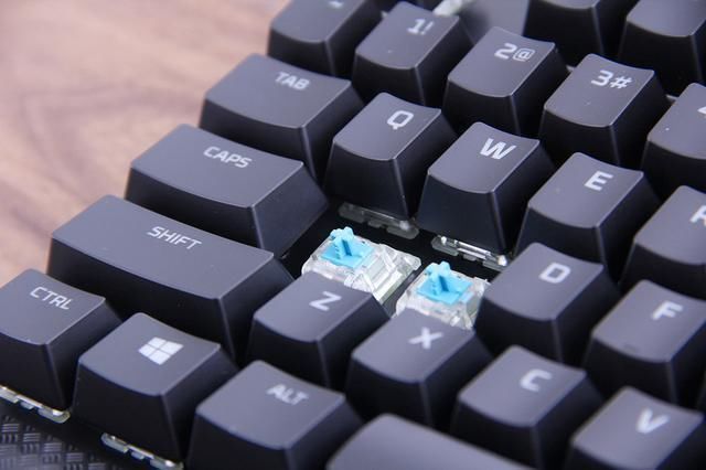 键盘插U盘?调音量?自定义快捷键?除了贵点这