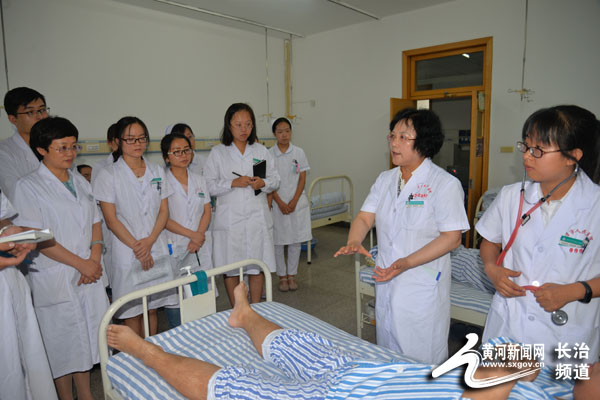 长治医学院基础医学部冀菁荃教授以"如何上好一堂课"为题,引入现代