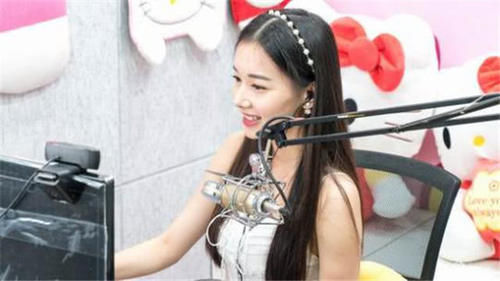 给主播刷了几百万人民币礼物的人,心里是怎么