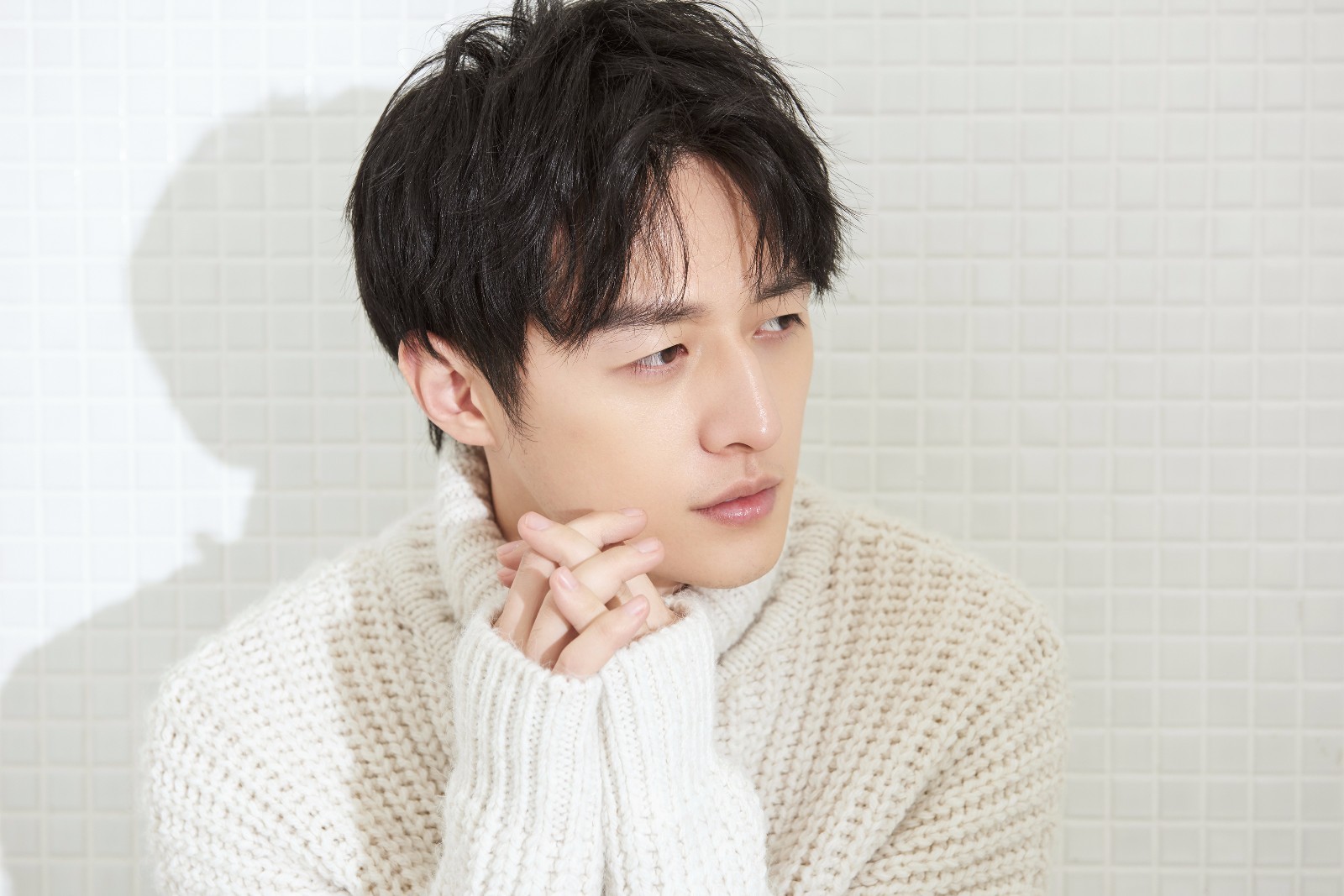 胡耘豪生日写真甜苏撩人 暖心男友等你pick