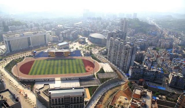 四川一个单字县,县城人口15万,拥有世界上最大