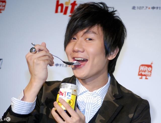 田馥甄微博表白薛之谦,网友:你真狠心,林俊杰追