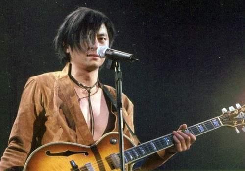 王杰当年与四大天王失之交臂,是谢霆锋把他嗓