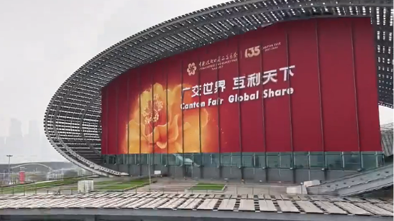 第135届广交会开幕:现场火爆,首日超6万外商到会“买买买” 第135届广交会开幕:现场火爆,首日超6万外商到会“买买买”