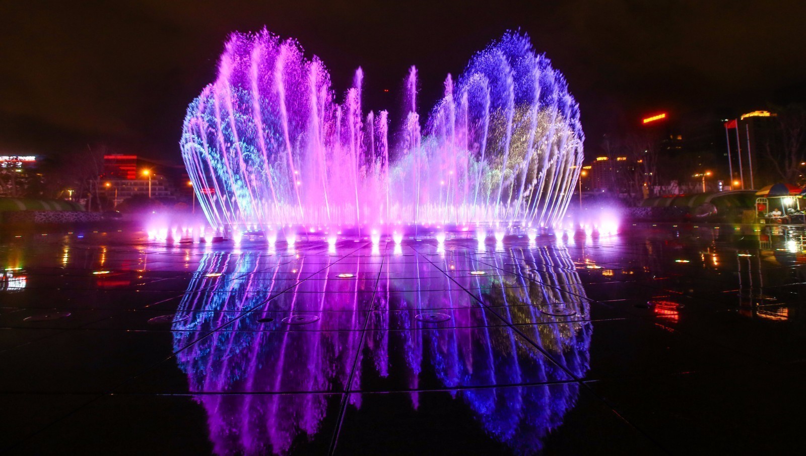 泉歌水乐庆国庆 南昌秋水广场上音乐灯光喷泉，是亚洲最大 - 花粉随手拍人文 花粉俱乐部