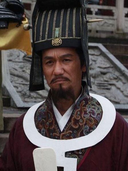 靖康元年,太子赵桓即位,是为宋钦宗,当时宠臣多随宋徽宗东下,梁师成因