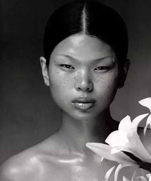 她是中国人眼里最丑的超模,却是西方人眼中的