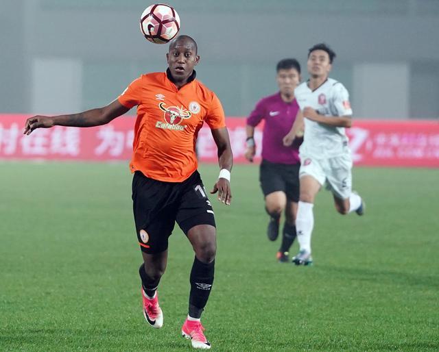 中超-北京人和主场2-0新疆成首支升级球队