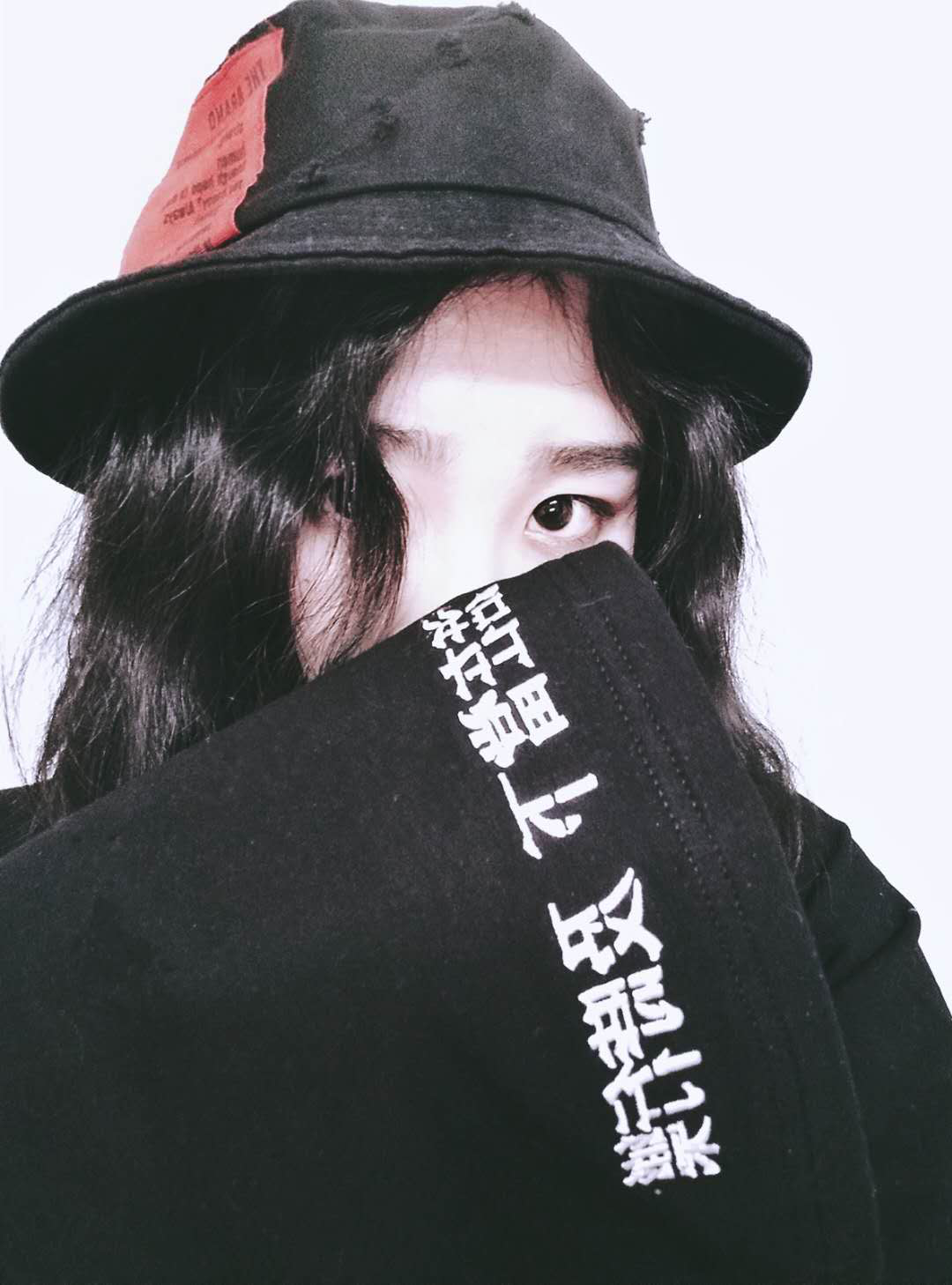 街头穿着汉服唱古风歌的女孩子叫勾歌