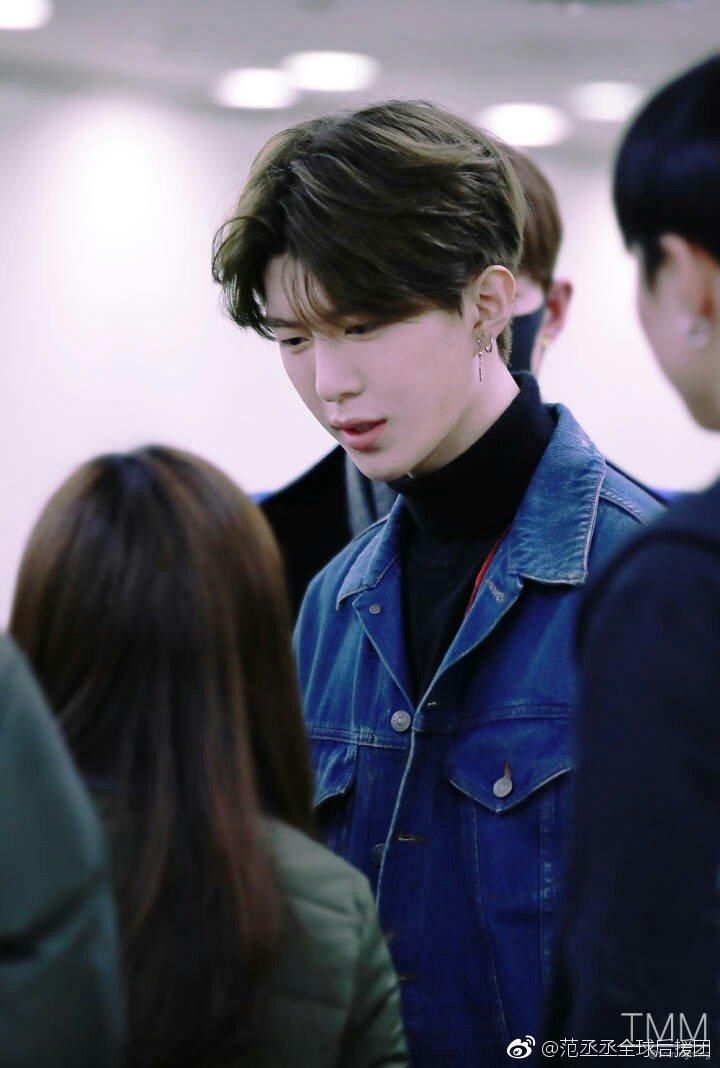 范冰冰晒弟弟范丞丞,拿下口罩和硬照差距大,网