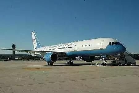 美国总统待遇!世界上最安全的飞机!空中白宫