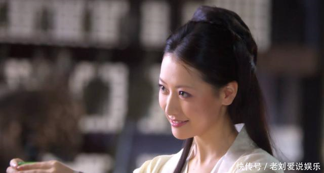 他的名字只有三笔,曾出演《青云志》,他老婆曾与胡歌合作过