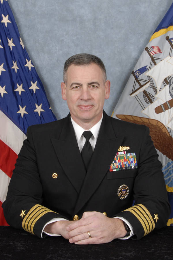 和星际迷航中著名的船长柯克同名,又是新锐战舰的舰长,可能美国海军