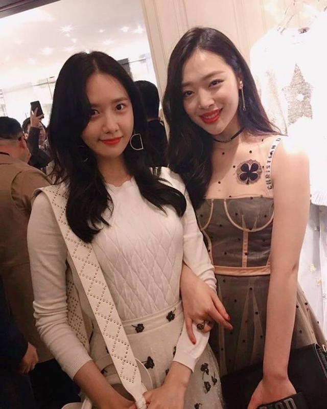 崔雪莉也是在ins更新与同公司林允儿的合影,围观网友:两位小美女呀!