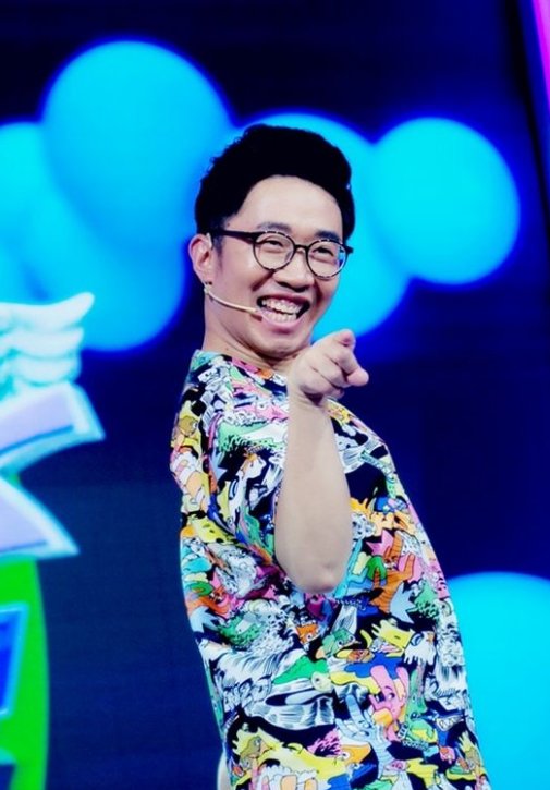 因长得丑被嫌弃,谢娜慧眼识珠把他带红,如今他成了综艺大咖!