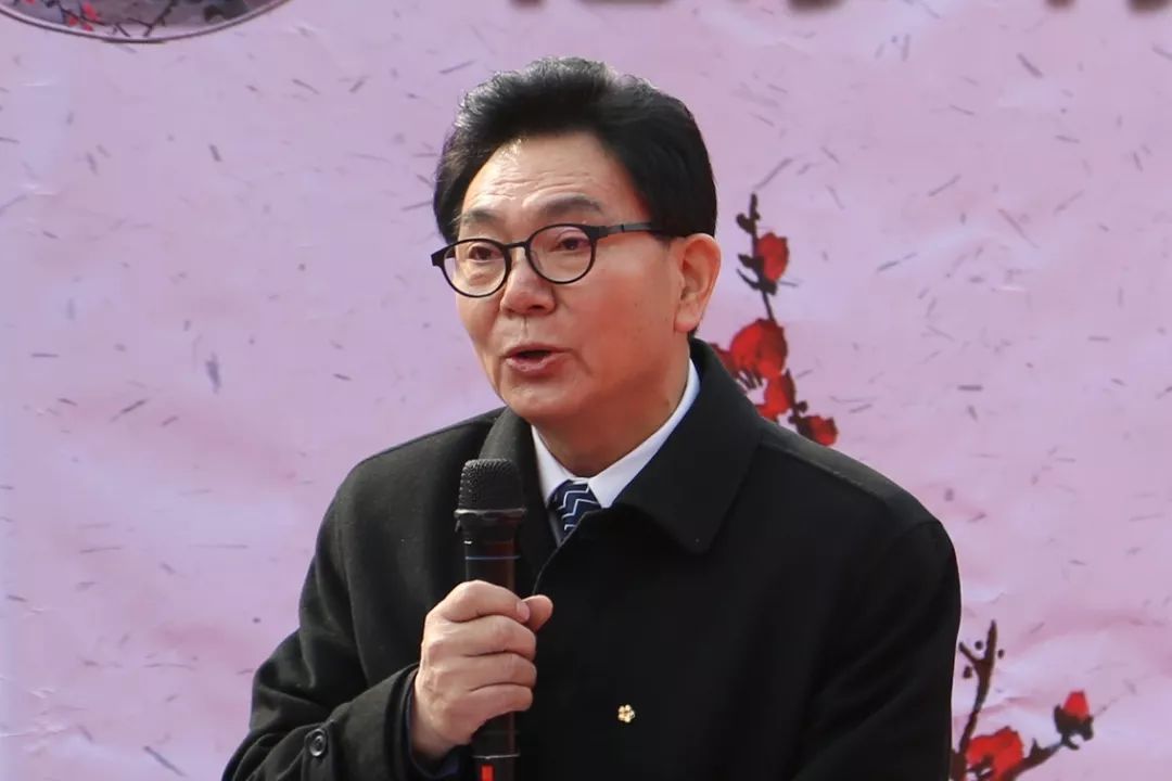 采访到北京林业大学教授,中国花卉协会梅花腊梅分会会长张启翔教授