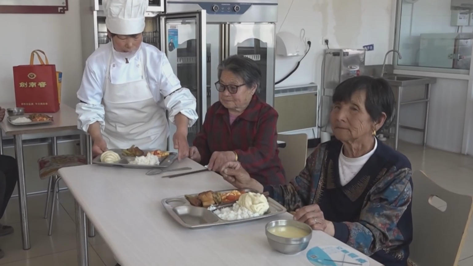 延庆珍珠泉乡老年“中央厨房”揭牌运营 守护老年人的幸福“食”光