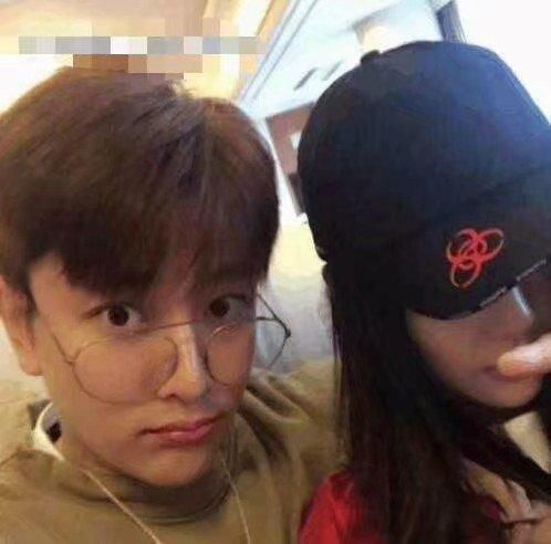 李小璐贾乃亮跨年演唱会全程尴尬,可甜馨还是