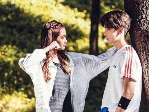 鹿晗关晓彤被拍同居,在路边亲亲抱抱真是虐狗