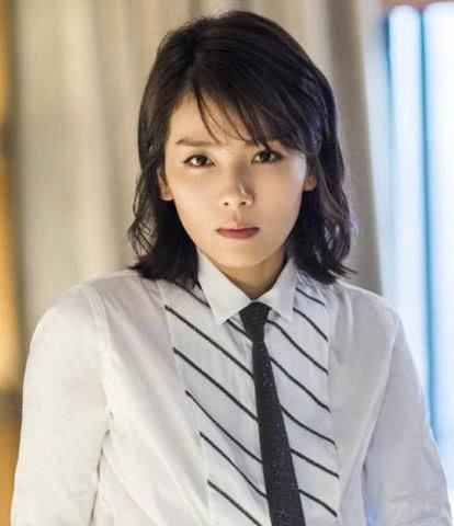 刘涛换了新发型,神似新闻联播主持人,网友:比董