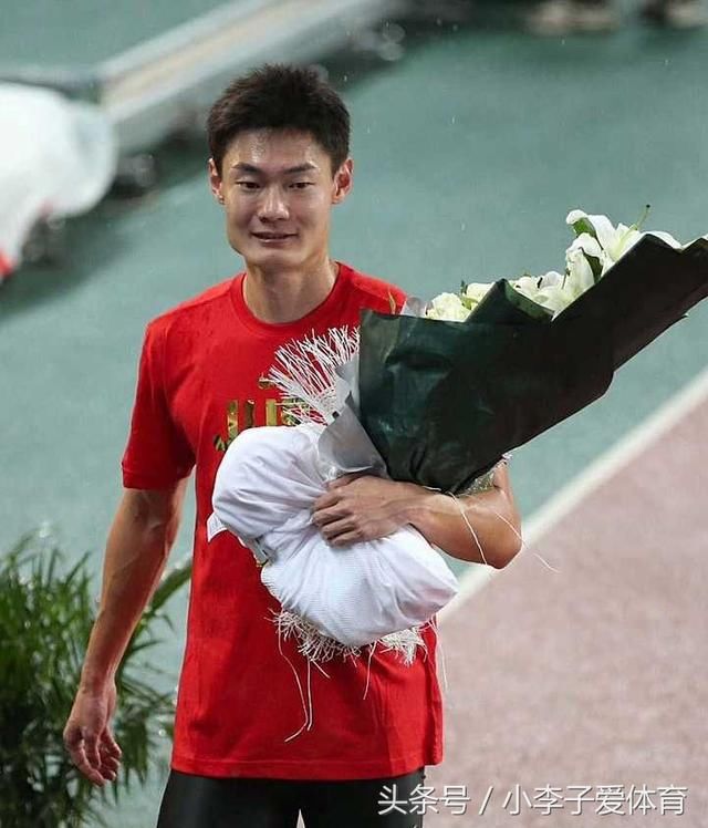 谢震业再现中国速度!200米跑出20秒25,成亚运