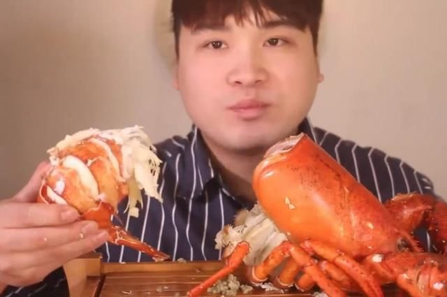 见识一下韩国胖哥怎么吃6斤大龙虾,龙虾肉比手