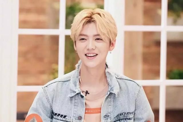 他拿过影帝,与周星驰合作创票房记录,想与徐峥