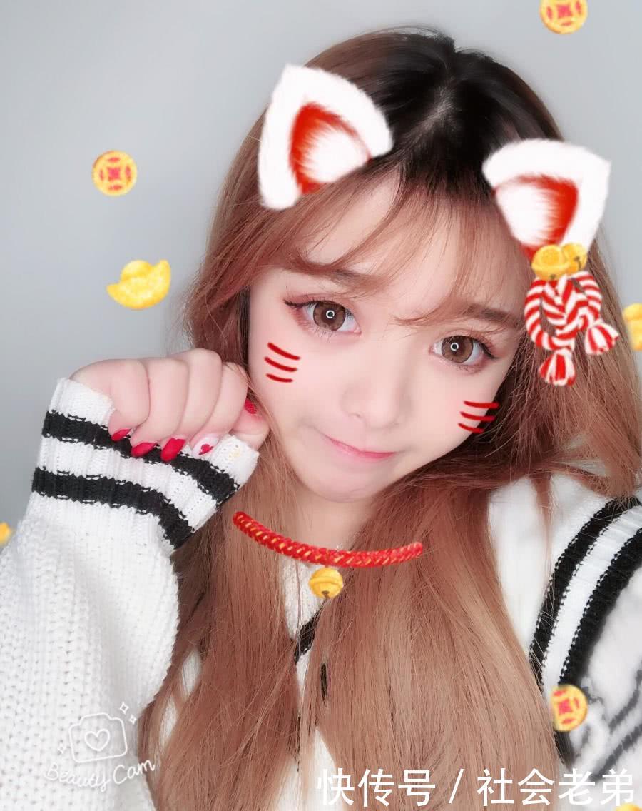 抖音学猫叫又火了,大人沐浴意外入镜,网友:我看