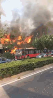 2死55伤！杭州一餐馆煤气爆炸 现场火光冲天