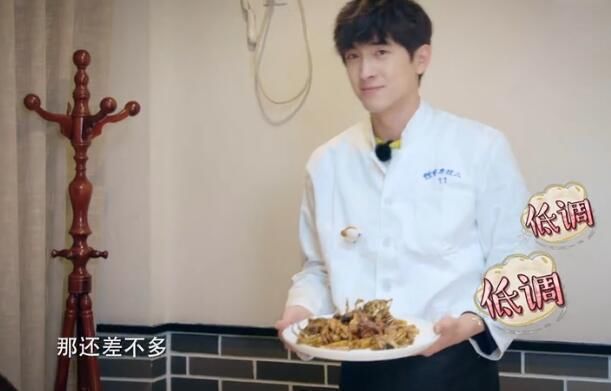 林更新被一大妈说长这帅当服务员可惜了 小新