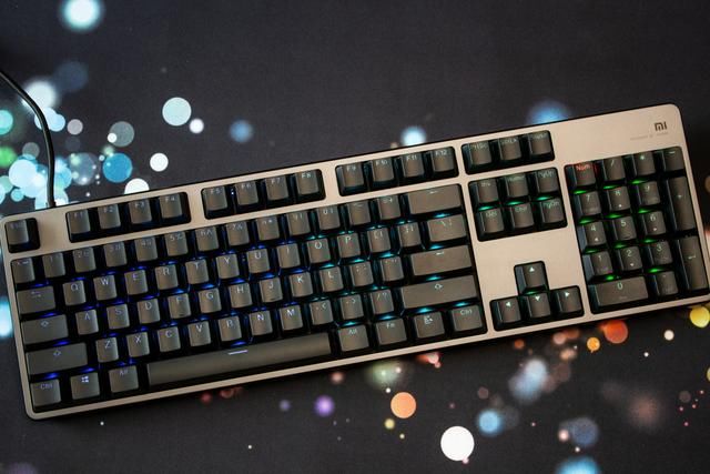 手感确实出色!配备定制轴体的小米游戏键盘上