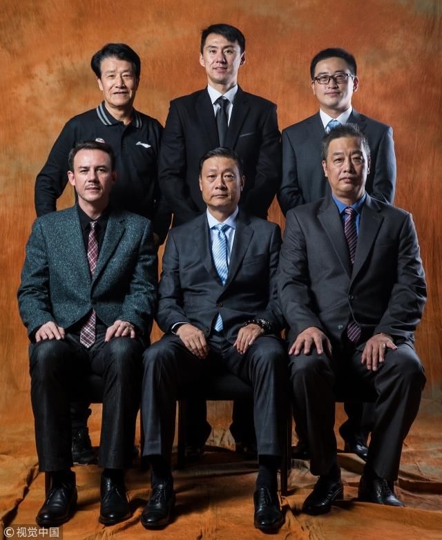 官宣!模子李秋平携冠军教练组回归上海男篮