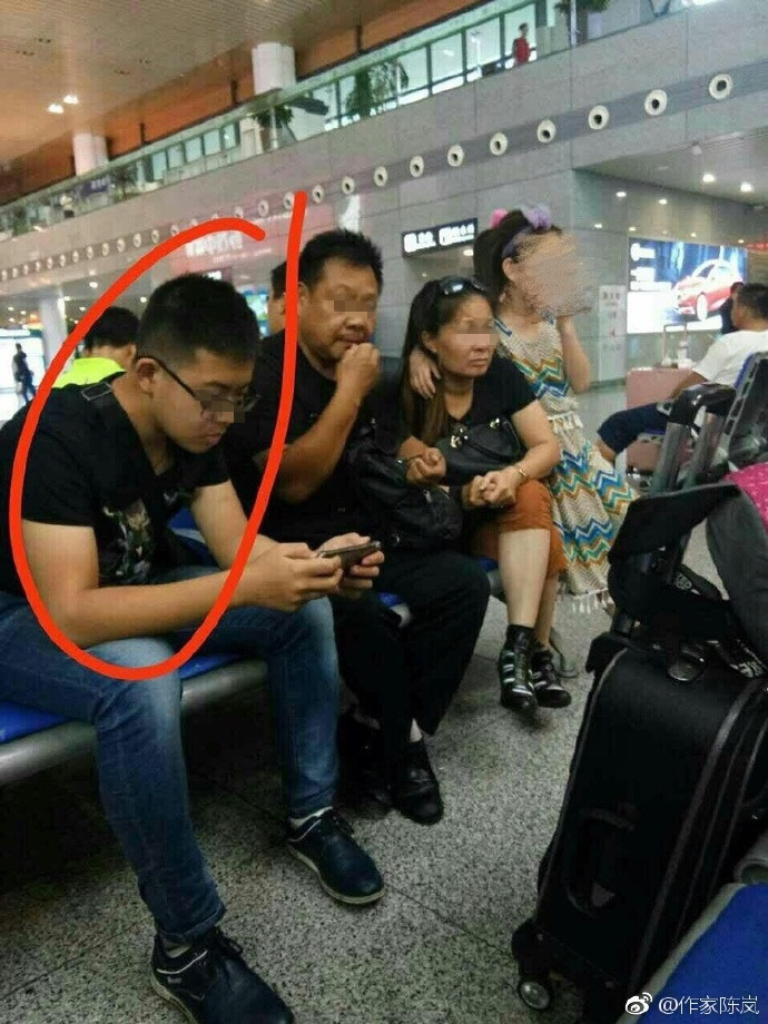 男子涉嫌公然猥亵小女孩 警方:已调查 男子涉嫌公然猥亵小女孩 警方:已调查