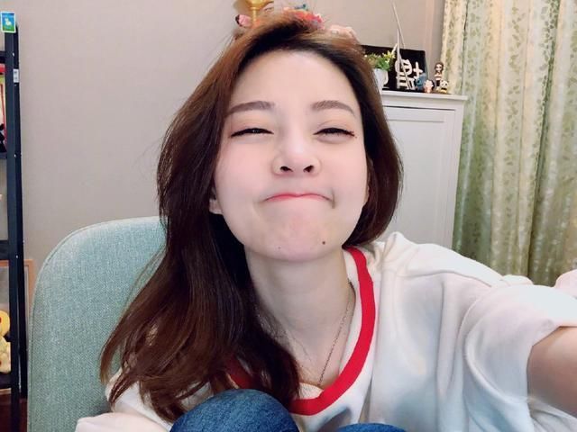 斗鱼女主播冯提莫陷会计门事件,让人难置信,