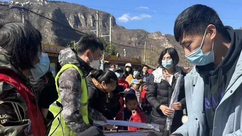 周口店镇举办“幽岚山有我一棵树”春季植树节活动