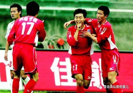 青岛职业足球史戴帽第一人身家惊人,44岁仍