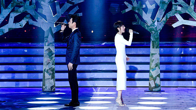 靳东袁泉深情合唱《当爱已成往事》 靳东袁泉深情合唱《当爱已成往事》