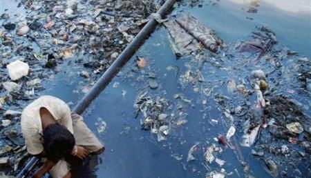 印度最大城市孟买儿童的生活现状,十个印度也