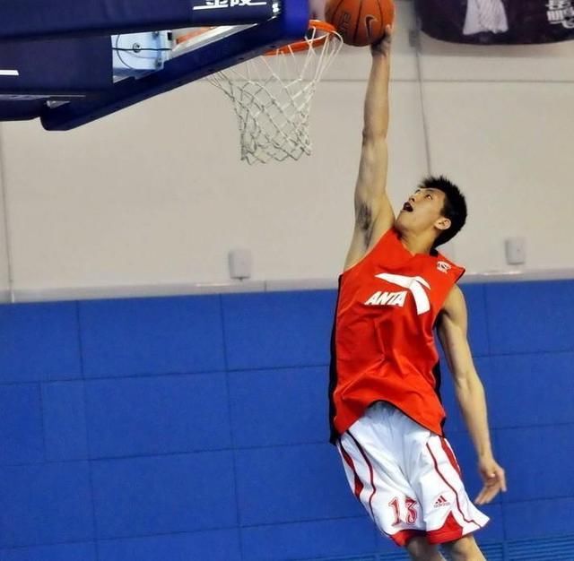 首位签约Air Jordan亚洲运动员 中国篮球现役后