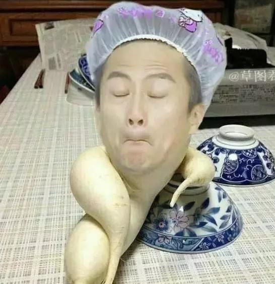 明星也爱拍自黑照,易烊千玺扮村花赵丽颖可爱