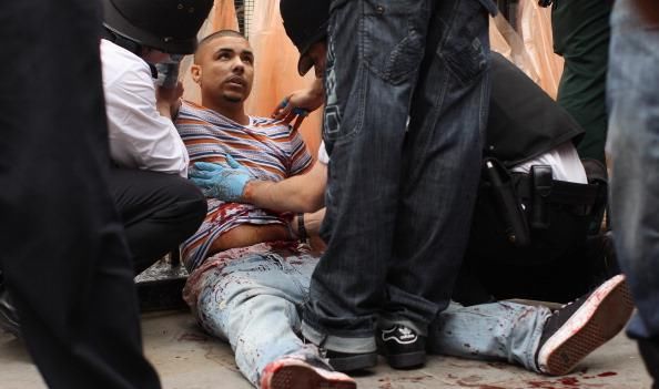 实拍英国黑帮最真实的生活 暴力和女人一样都不少