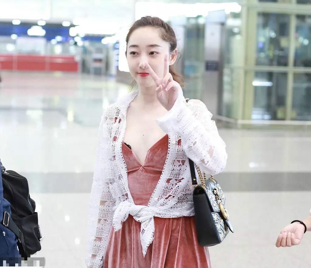 她是林更新前女友,赵丽颖给她做配角,今衣服