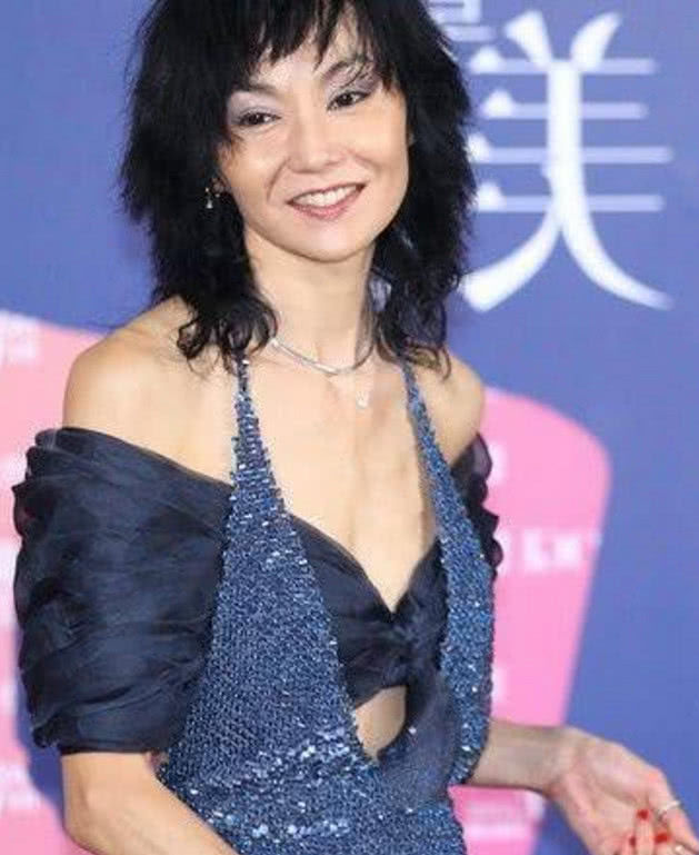 林青霞老了,王祖贤丑了,张曼玉骨瘦如柴,只有她