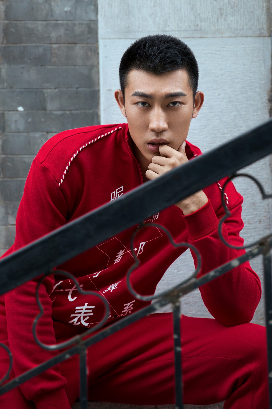 剧中,新锐实力派男演员赵磊饰演西夏王国的太子哈尔敦,其胸有沟壑却不