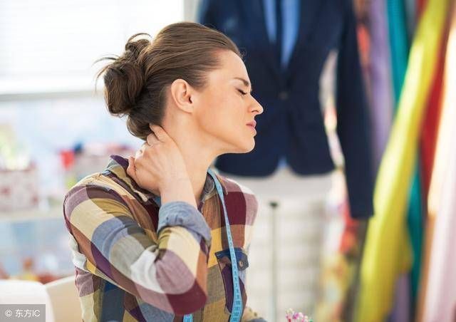 长时间工作腰酸背痛怎么办?30秒快速缓解小妙