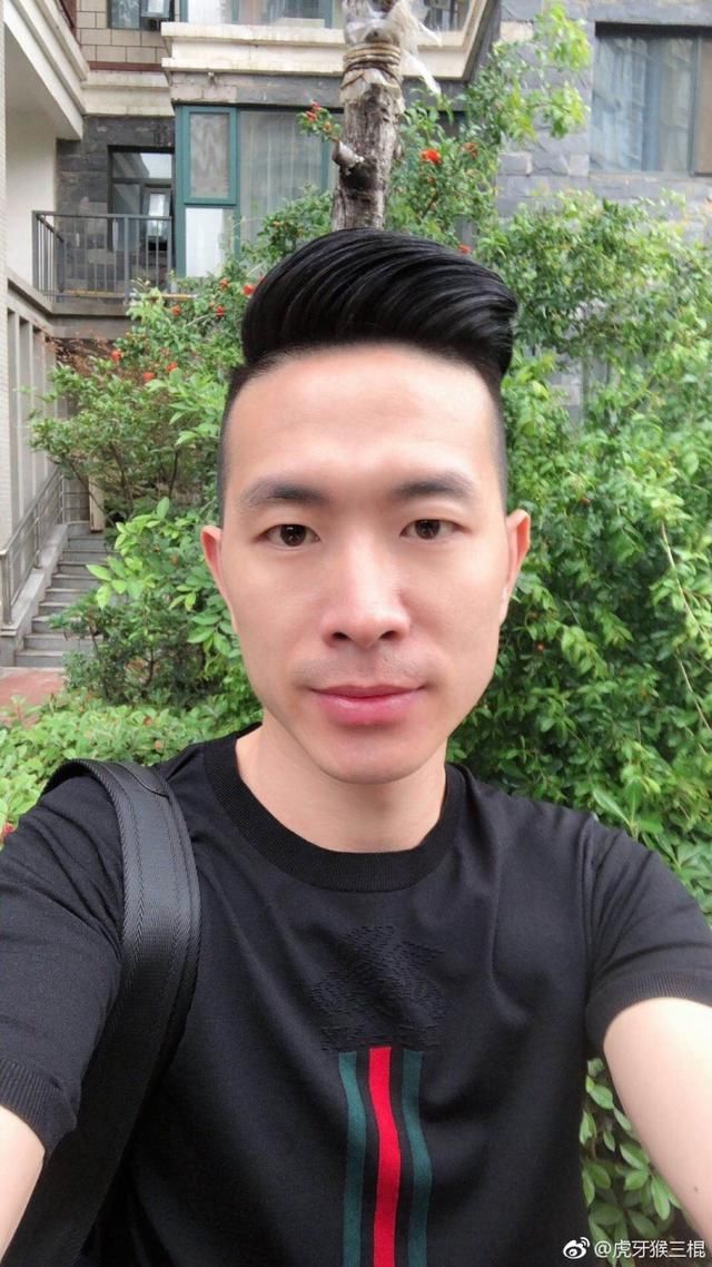 王者荣耀猴三棍遭女粉曝光!几十万礼物换来一